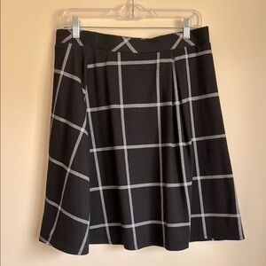 GNW Black and White A-Line Pleated Skirt Size Large